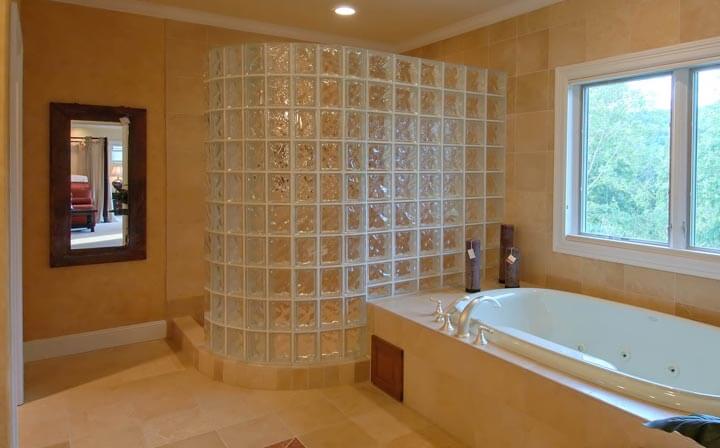 Як вже говорилося вище, душова в каркасному будинку повинна бути надійно ізольована, що дозволить виключити негативний вплив вологи на дерев'яні елементи каркаса