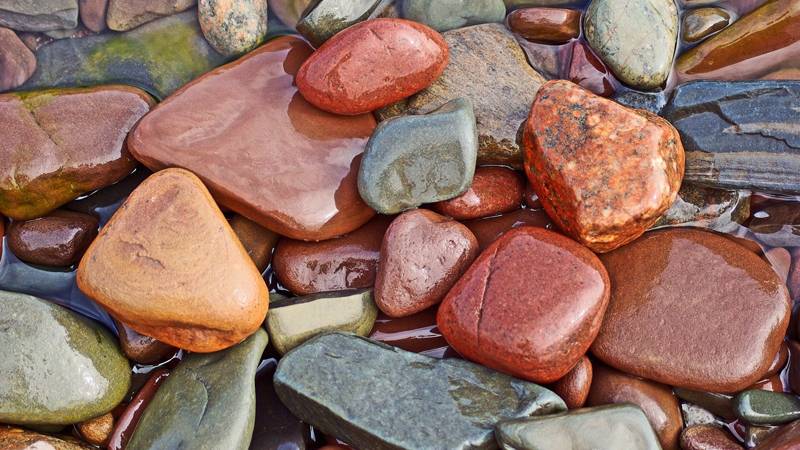 Перед початком роботи камінчики необхідно відмити від піску і бруду і ретельно просушити