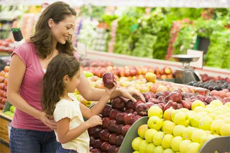 Придбати в магазині абсолютно нешкідливі фрукти і овочі неможливо