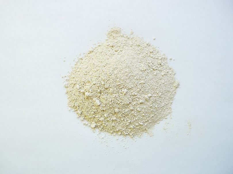 У той же час глина має обволікаючу дію і може використовуватися в якості натурального антисептика