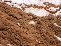 Глина складається з найдрібніших частинок різних кам'яних порід-кварцу, польового пшата, слюди, тальку, каоліну і т