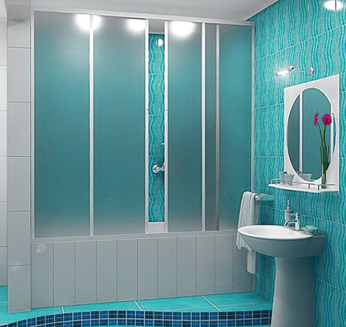 Така конструктивна особливість орної пластикової штори відмінно проявила себе в роботі на вбудованих ваннах