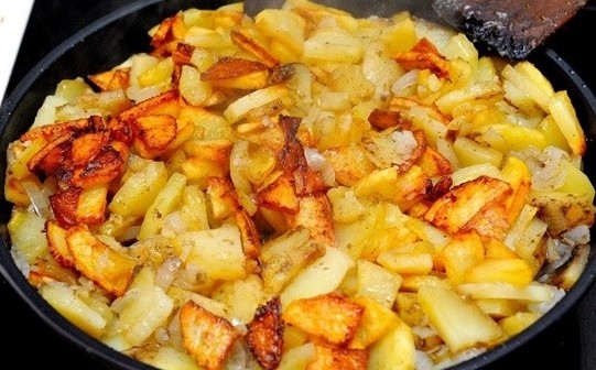 Як заважати і солити смажену картоплю